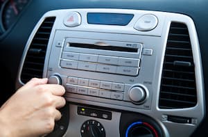 Car Stereo - Adjusting the Volume
